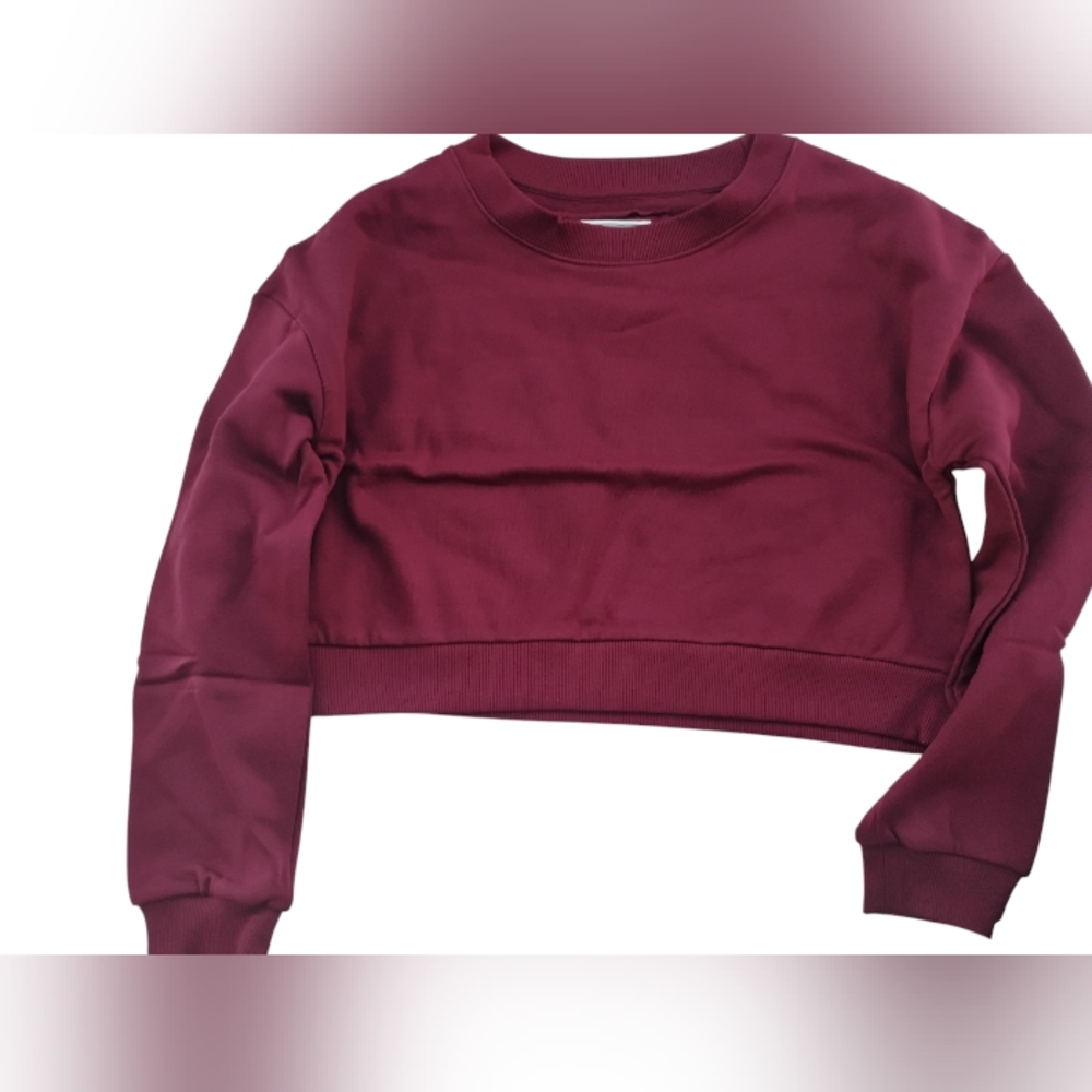 Women's cropped Burgundy Crewneck Sweatshirt Size medium nwot